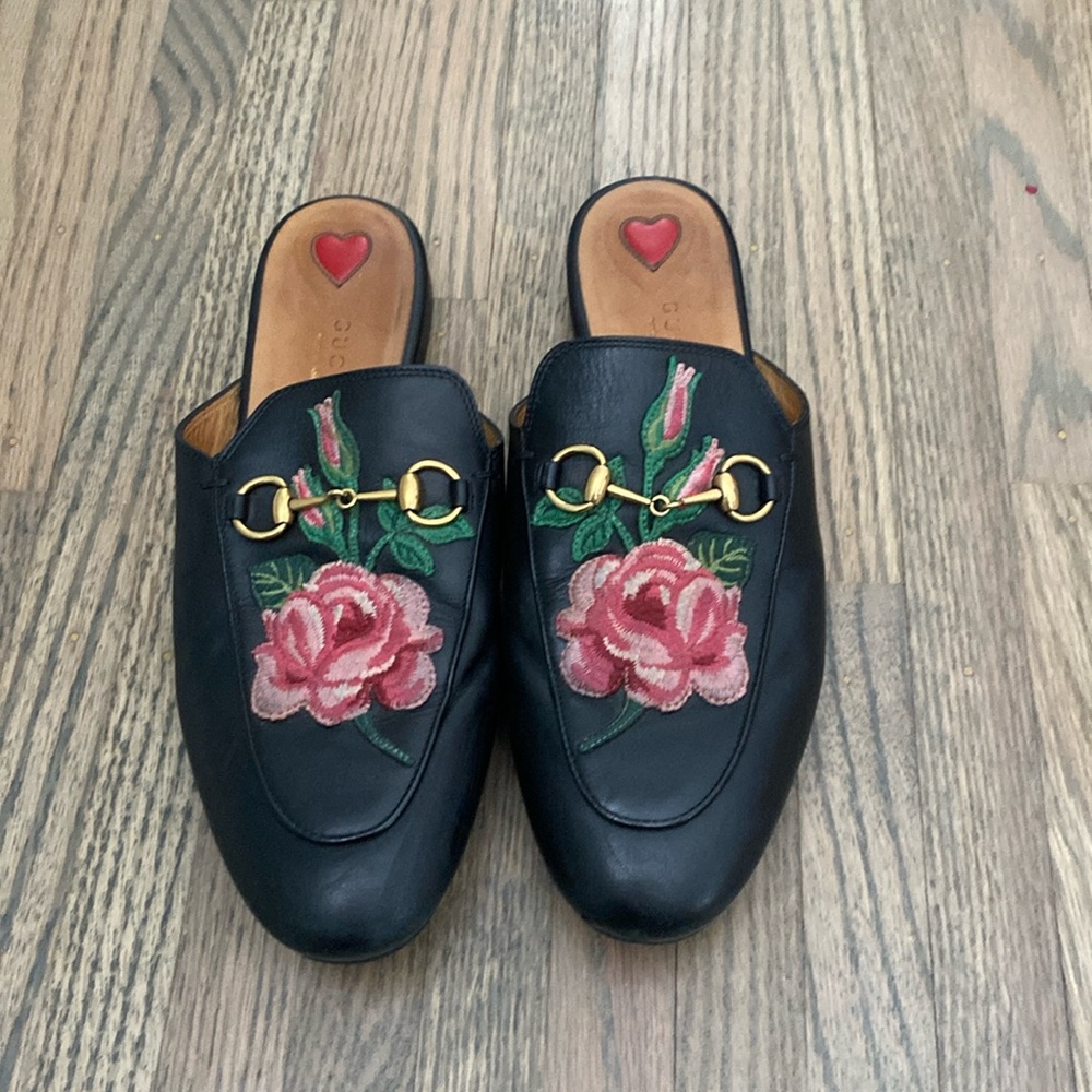 Gucci loafers with rose embroidered